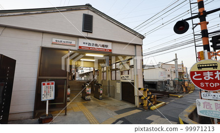 Mozu-Hachiman Station on the Nankai Electric Railway, the entrance and exit of the boarding area for Namba Mozu-Hachiman Station on the Nankai Electric Railway, the entrance and exit of the boarding area for Namba 99971213