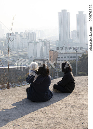 隆冬的月谷山頂,讓人目瞪口呆的人 隆冬的月谷山頂,讓人目瞪口呆的人 99976261