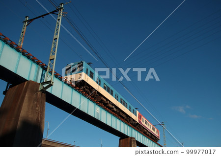 Joshin 250 series train crossing Kaburagawa Bridge upstream_photographed on February 25, 2023 99977017