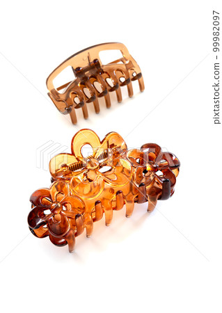 Hair accessories, tortoiseshell design barrette (barrette) white background Hair accessories, tortoiseshell design barrette (barrette) white background 99982097