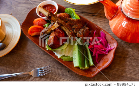 Uzbek qozon kabob, lamb chops simmered in cauldron 99984175