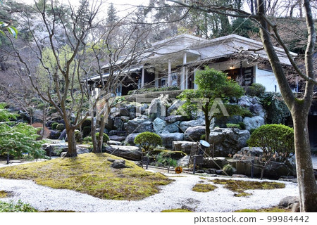 Takasaki City, Gunma Prefecture Tokumyoen/Santoku Memorial Garden Walking Path and Fresh Greenery 99984442