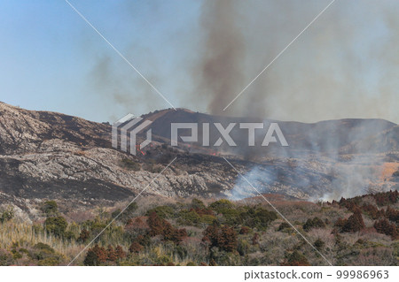 平尾台露天焚燒，春天的傳統，北九州國定公園平尾台 99986963