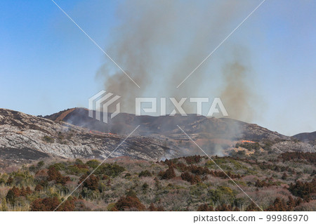 平尾台露天焚燒，春天的傳統，北九州國定公園平尾台 99986970
