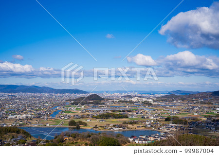 晴朗的冬季街景（從香川縣三木町眺望高松市） 99987004