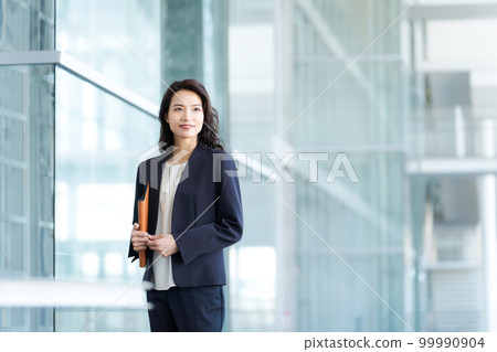 辦公室裡的女人照片 99990904
