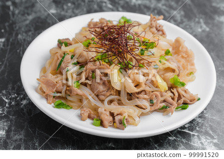 Stir-fried Thread Konnyaku with Pork and Green Onions 99991520