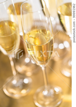 Champagne glasses filled with champagne on a gold tray. Champagne glasses filled with champagne on a gold tray. 99991962
