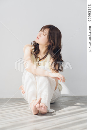 natural beauty woman 99993568