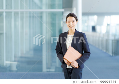 女人的西裝肖像 女人的西裝肖像 99994114