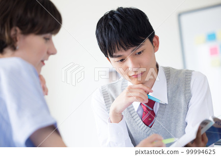 High school student High school student studying with a foreign teacher 99994625
