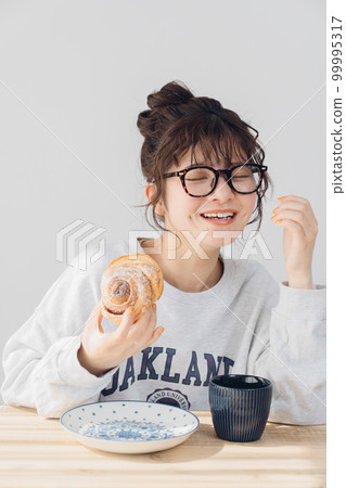 woman relaxing indoors 99995317