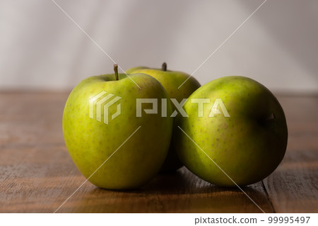 Yellow green apple Orin Yellow green apple Orin 99995497