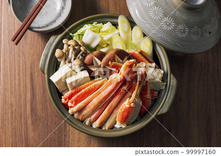 Hot pot with snow crab, vegetables and mushrooms 99997160