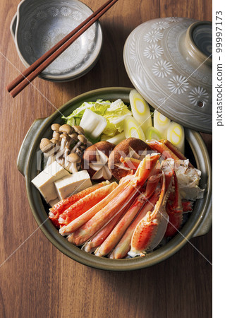 Hot pot with snow crab, vegetables and mushrooms 99997173