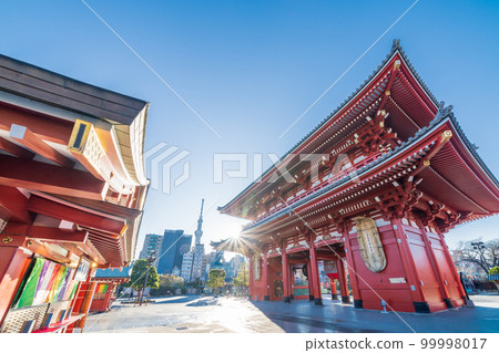 ``Tokyo'' Sensoji Temple Hozomon morning view 99998017