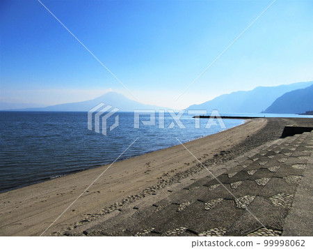 美麗的海灘、藍天和櫻島 99998062