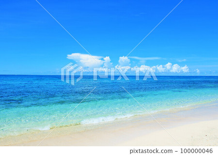 Okinawa summer blue sky and the sea of Miyakojima 100000046