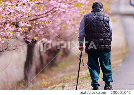 An old man's walk Father's memory Grandpa's memory Back An old man's walk Father's memory Grandpa's memory Back 100001042