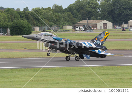 Greek Air Force F-16 demo team "Zeus" landing Greek Air Force F-16 demo team "Zeus" landing 100001351