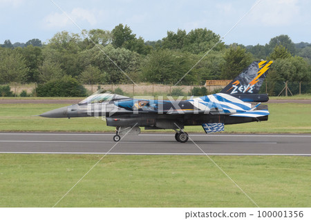 Greek Air Force F-16 demo team "Zeus" landing 100001356