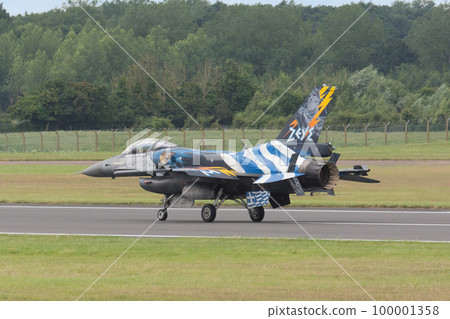 Greek Air Force F-16 demo team "Zeus" landing 100001358