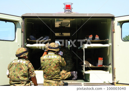 陸上自衛隊1噸半野戰救護車（車輛後部） 100003040