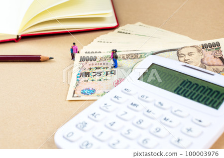 Money, calculator and miniature dolls Money, calculator and miniature dolls 100003976