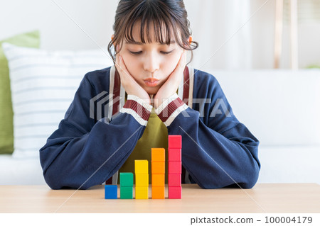 Young woman imagining Tsumitate NISA Young woman imagining Tsumitate NISA 100004179
