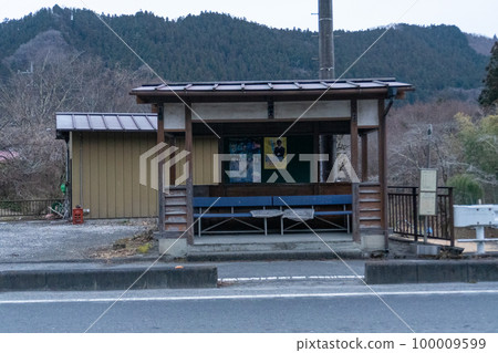 Bus stop in the Ryokami area 100009599