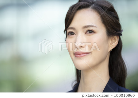 Business woman in her 30s portrait photography cooperation "LINK FOREST" 100010960