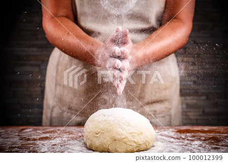 Female clapping hands 100012399