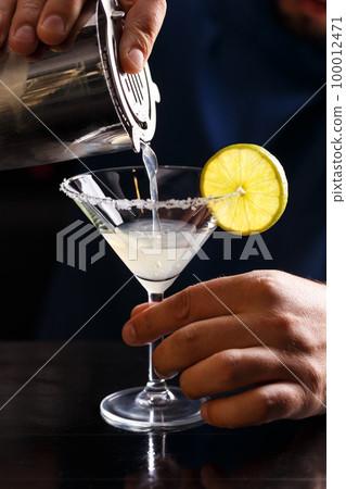 Margarita cocktail 100012471