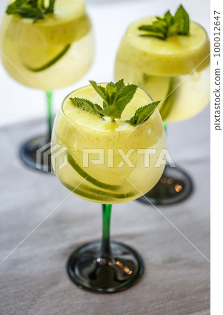 Cold lemonade Cold lemonade 100012647