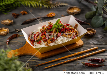 Chicken with peppers 100012932