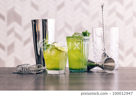 Summer alcoholic cocktail mojito 100012947