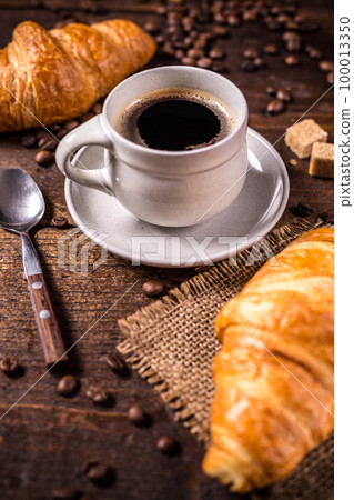 Coffee and croissant f Coffee and croissant f 100013350