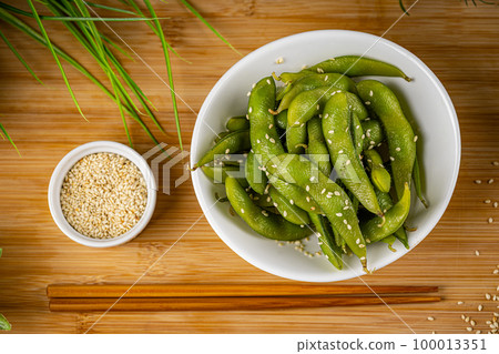 Blanched edamame with sesame 100013351