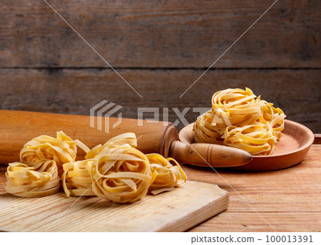Homemade italian pasta fettuccine 100013391