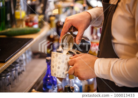 Barista making cappuccino. 100013433