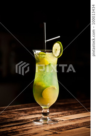 Green alcoholic cocktail 100013434