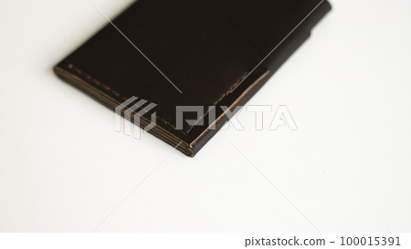 Brown empty men's business handmade leather card holder with isolated on white background. Selective focus, copy space, close up. 100015391