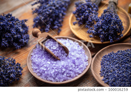Aromatherapy with natural salt 100016259