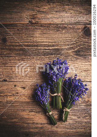 Flat lay of fresh lavender Flat lay of fresh lavender 100016294