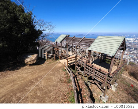 Townscape and scenery from Aonoyama Observatory [Utazu-cho, Ayuta-gun, Kagawa Prefecture] 18 100016582