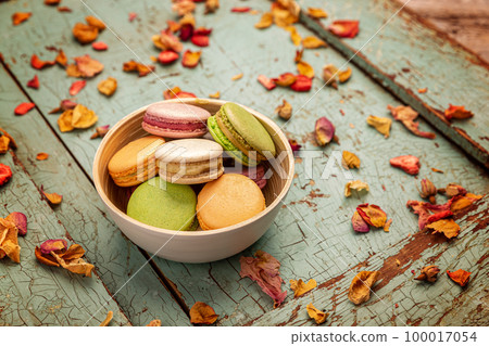 French macaroon cake 100017054