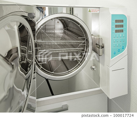 Medical autoclave for sterilising 100017724