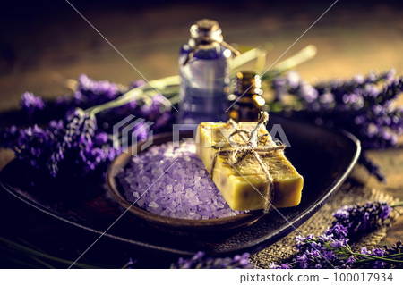 Beauty treatment concept 100017934