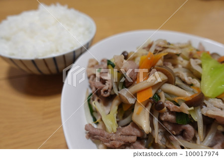 Stir-fried vegetables and rice Stir-fried vegetables and rice 100017974