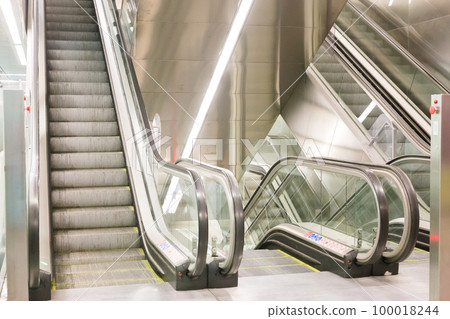 line escalators with metal coating 100018244